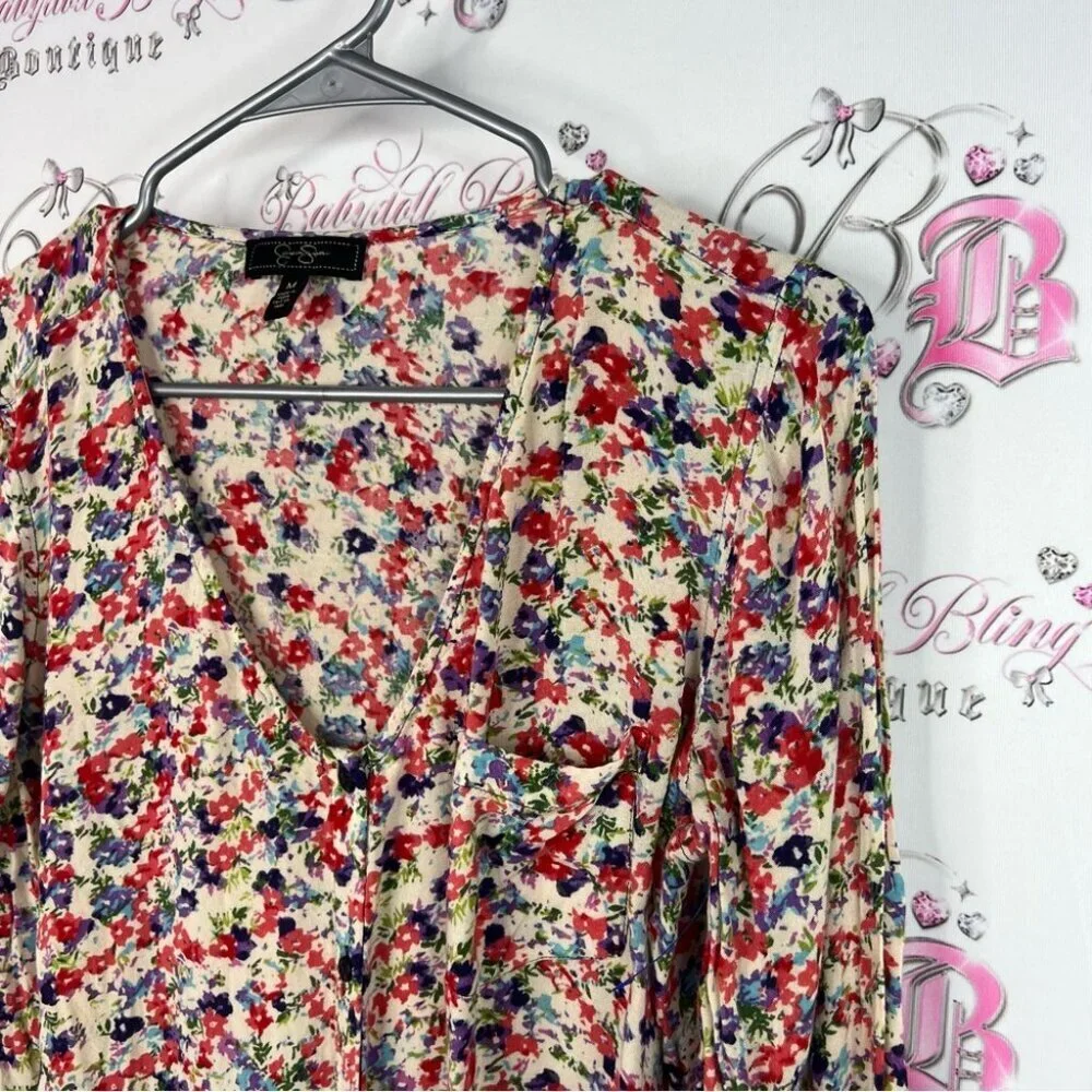 Jessica Simpson embrace vibrant